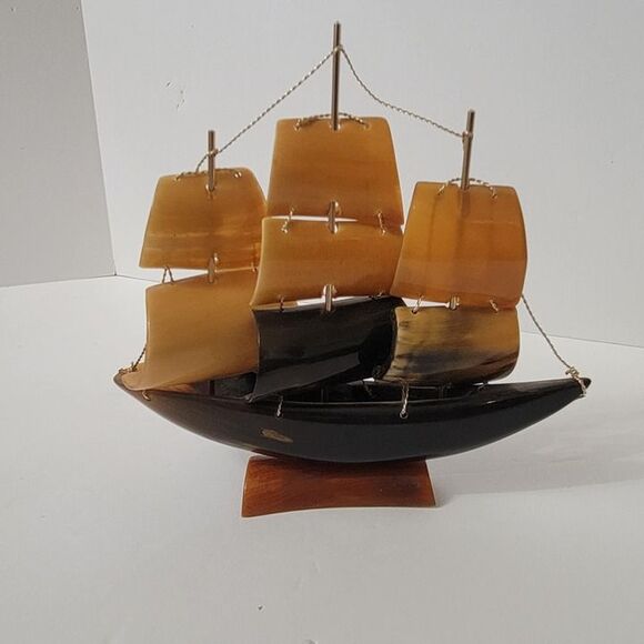 Vintage Desk Top Sail Boat Made of Genuine Cow Bull Horn Made in Italy - Picture 1 of 7
